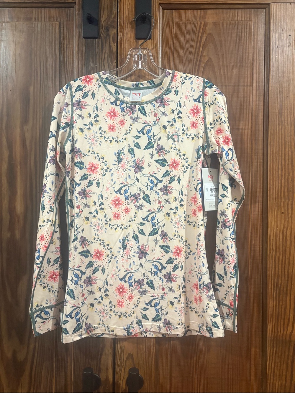NWT Women’s Floral Long-Sleeve Baselayer Performance Tee- by KARI TRAA